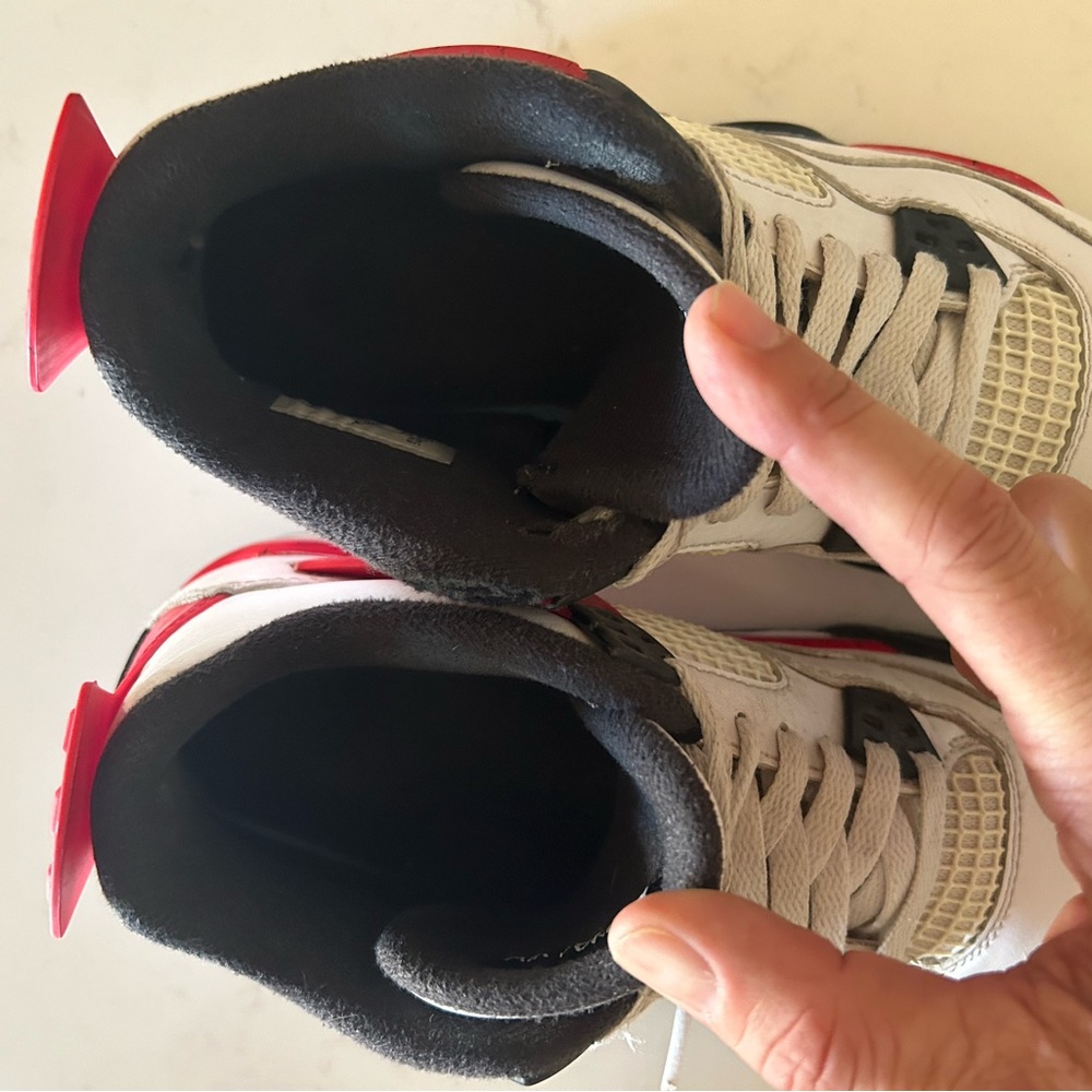 NIKE AIR JORDAN FOURS (IV) RETRO 6YOUTH; Fire Red / White - Picture 12 of 13